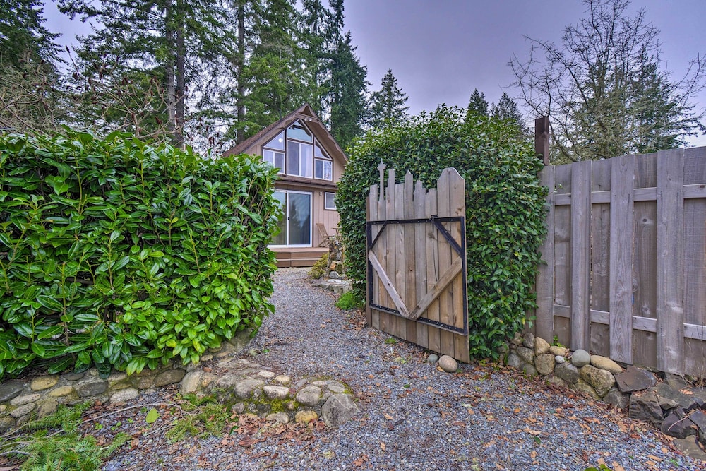 Coastal Cabin w/ Puget Sound & Rainier Views! view 5
