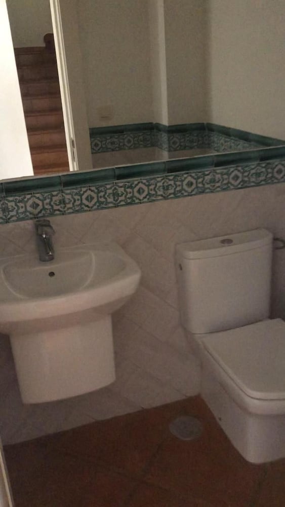Stylish House, Patio, Pool, Mountains, Stunning White Village, sea 20 Mins Away