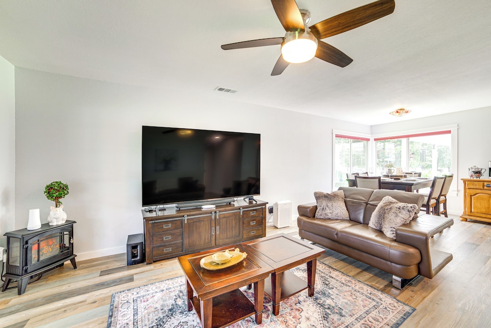 Lake Tawakoni Access + Hot Tub - Wills Point Home!