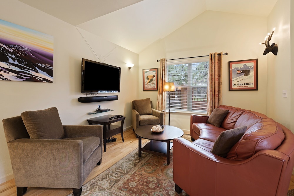 Meet Me On Milwaukee 30 Day Minimum 2 Bedroom Home