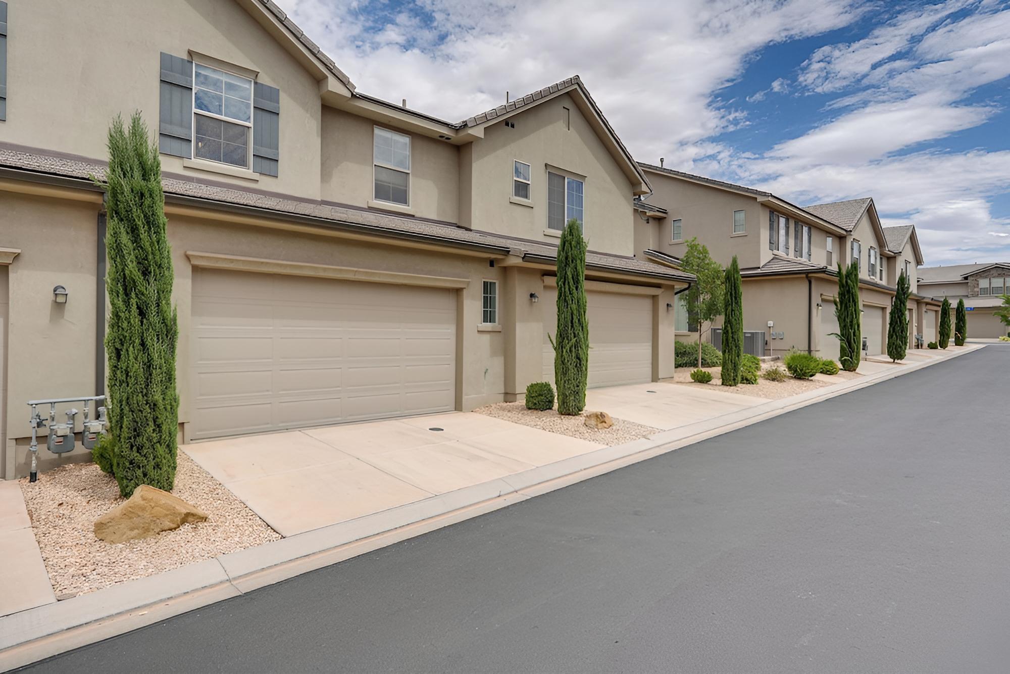 Washington Townhome w/ Views & Pool Access! view 2