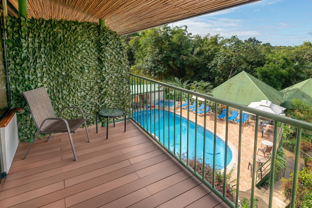 Tabulia Tree Hotel and Villas