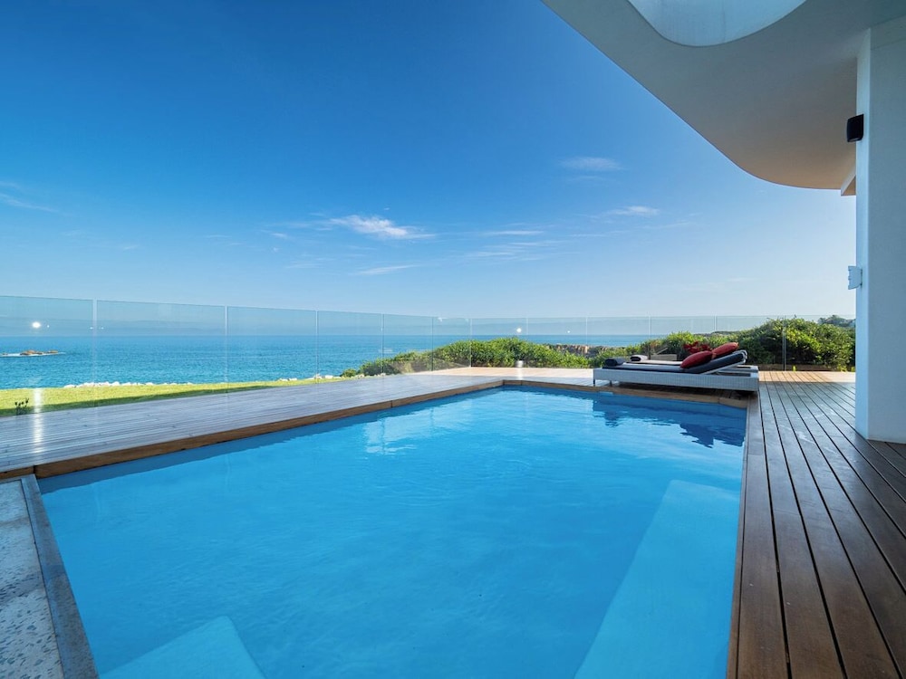 Boutique Ocean Views incorporating Wend