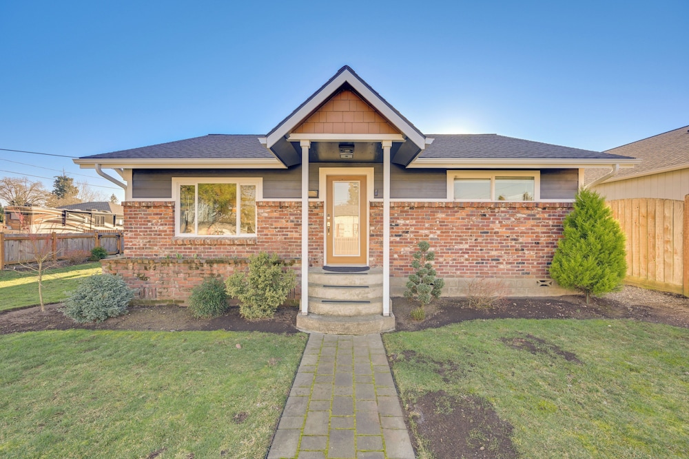 Family-friendly Cottage w/ Playground in Centralia