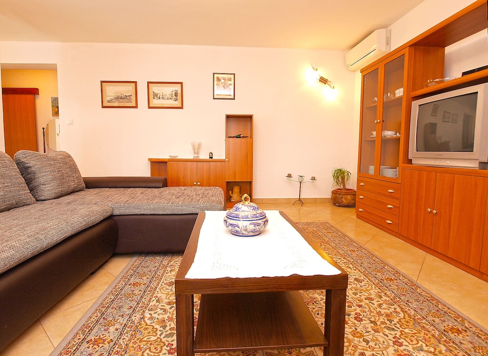Apartment Mirjana 734