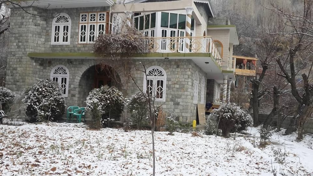 Al-Karim Family Guest House Hunza view 5