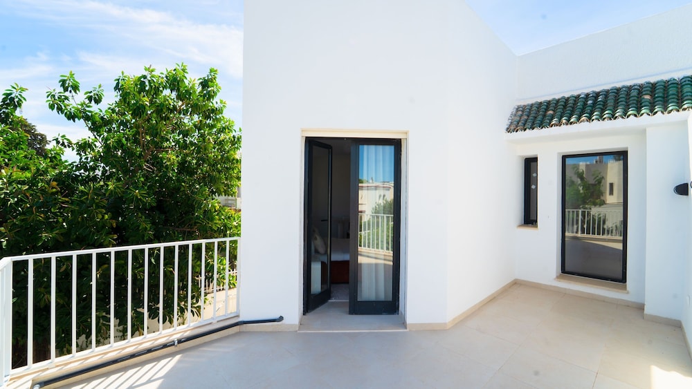 Villa Malaga Luxury for 10 in Central Marsa