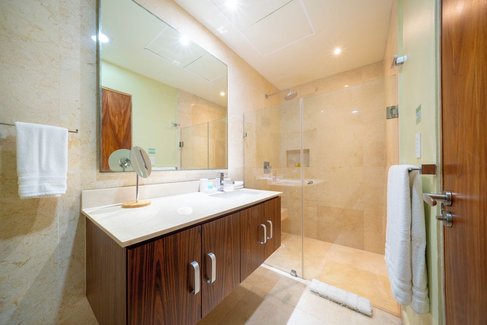2 BR Condo with Rooftop Pool - Terrazas