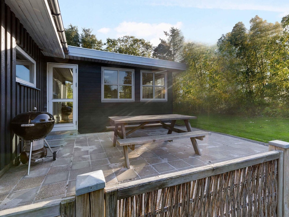 5 Star Holiday Home in Humble