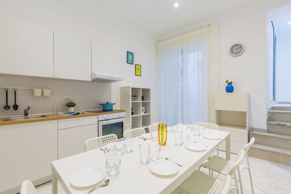 White&Blue Apartment at Sanità by Wonderful Italy