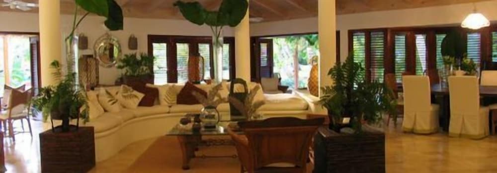 Villa Las Piñas