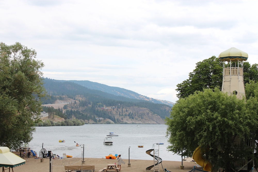 Kokanee Beach Resort Motel