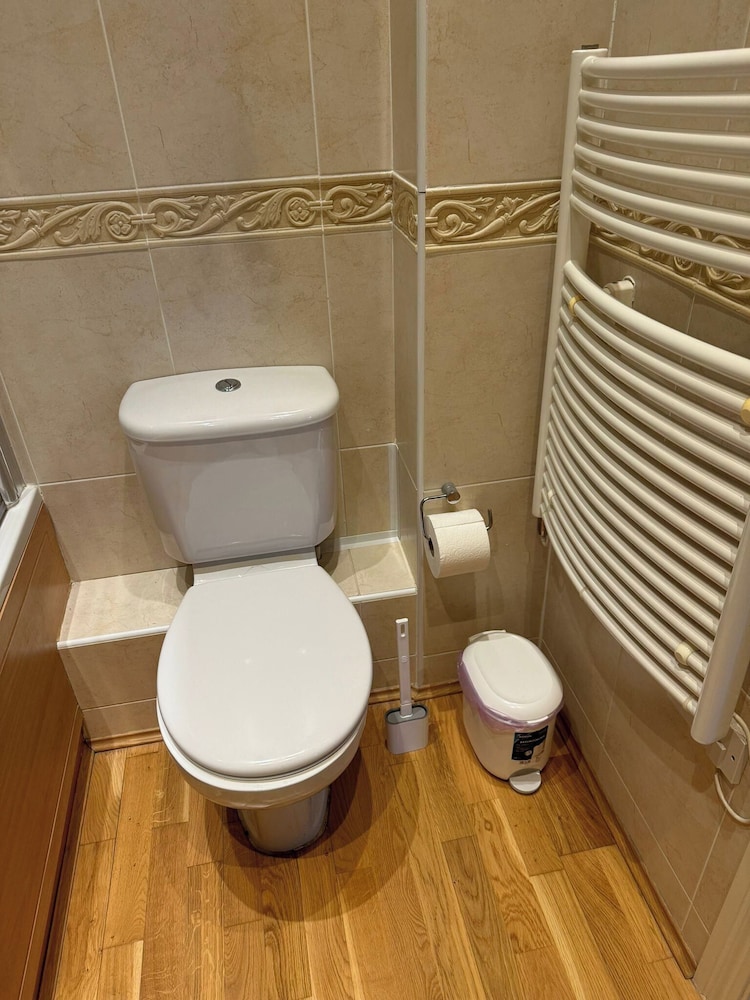 Executive Apartment, Woodford Mill, Witney