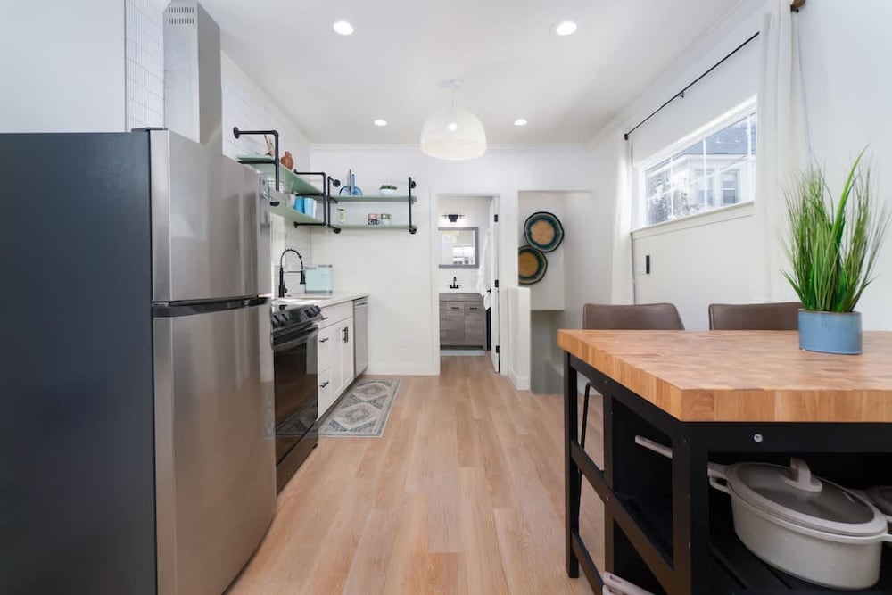 Modern 1-br Apartment Close to Downtown Vibes