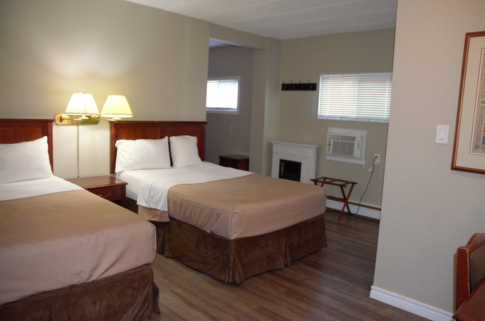 THE HIGHLANDER INN view 4