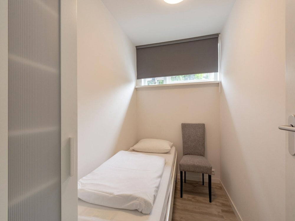 Bungalow in Sint Maartenszee Near Beach