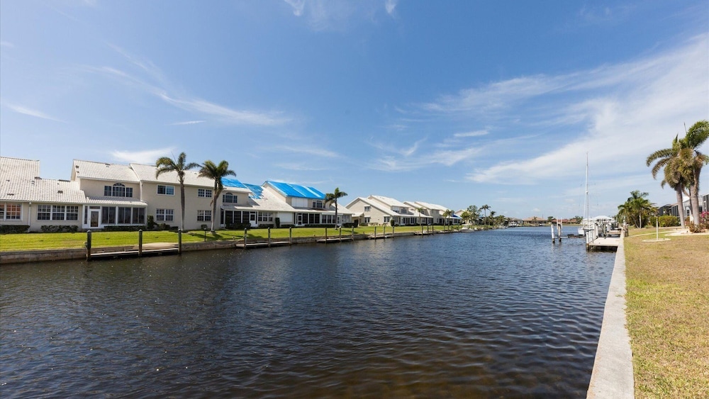 Waterfront Punta Gorda Isles 3 Bedroom pool hot tub, dock, bikes office 3 Home
