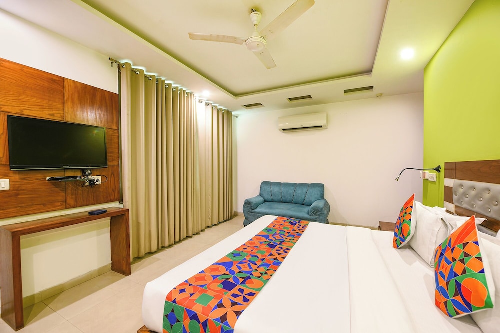 Fabhotel The Kings Plaza