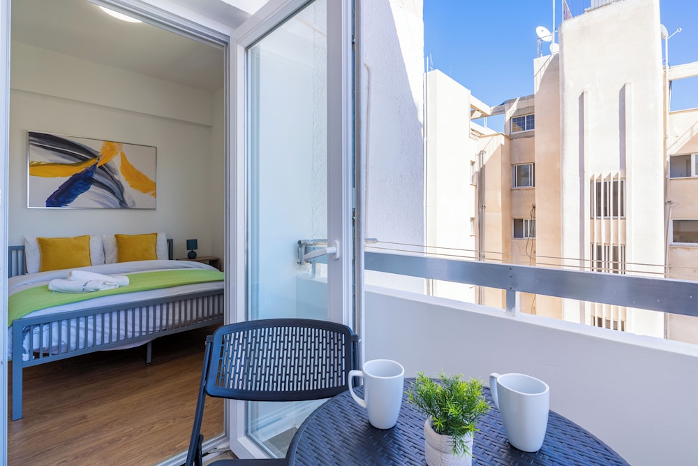 Vibe - 1 BR APt & Balcony in Larnaca
