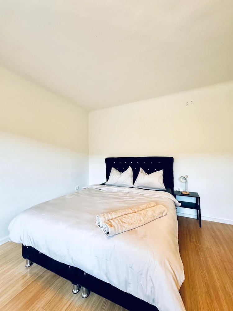 Cozy Garden Villa near Danube For 16P