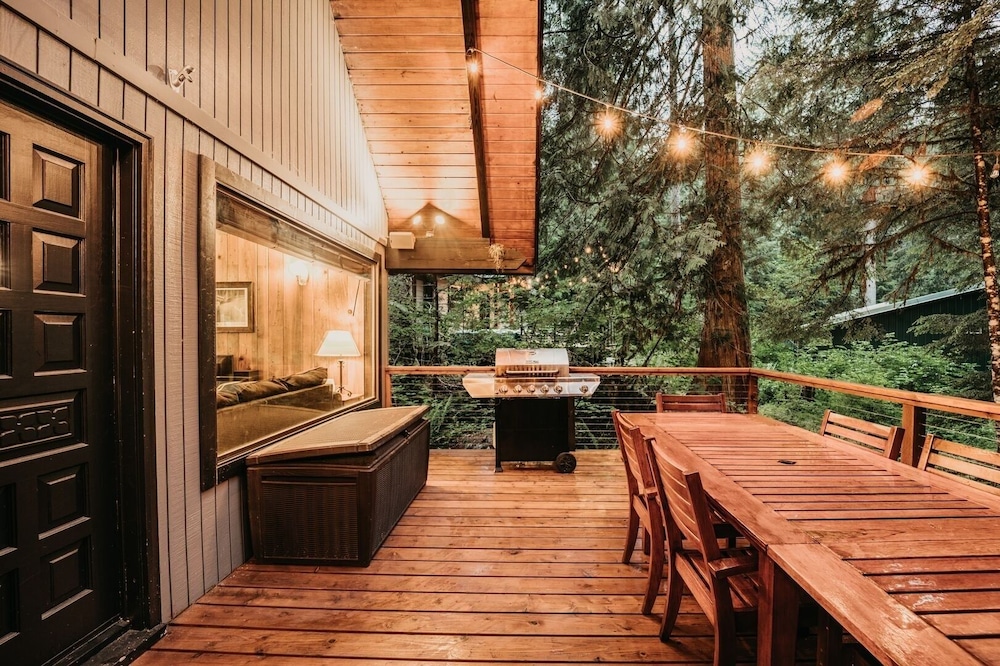 98sl - Hot Tub - Bbq - Pets Ok - Wifi - Sleeps 6 2 Bedroom Home by RedAwning