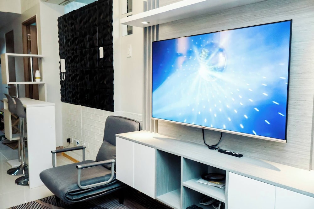 Sapphira Manor Luxurious Condo by the Bay