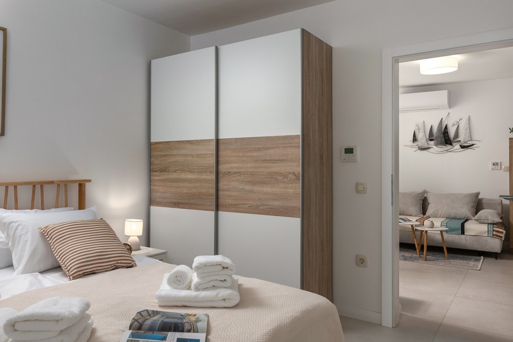 Desamani 975 Apartments