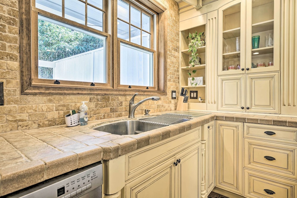 Idyllic Atlantic City Home - 1 Block to Beach view 4
