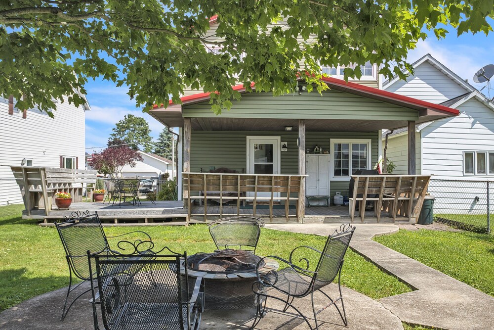 Home Port - Spacious Retreat In Prime Location 4 Bedroom Home