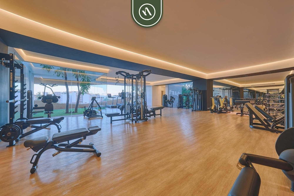 Condo With Balcony - Rooftop Pool With Ocean View