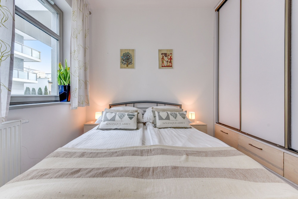 Grand Apartments - Aqua view 4