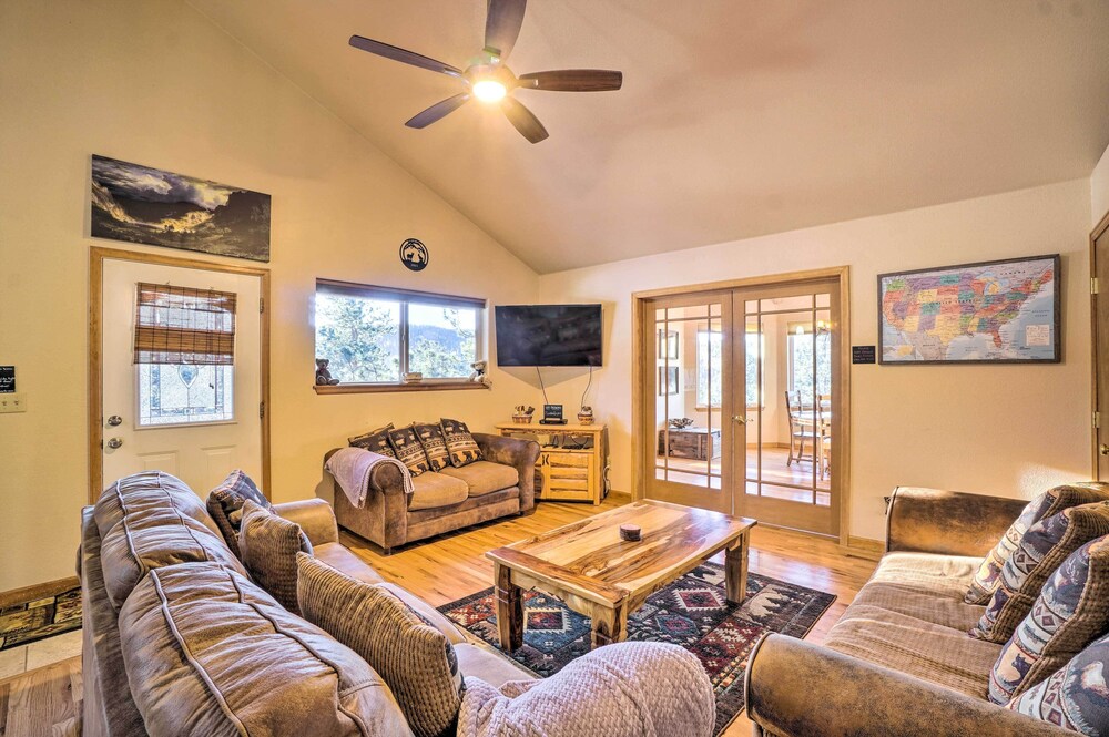 Bailey Getaway w/ Hot Tub & Game Room! view 3