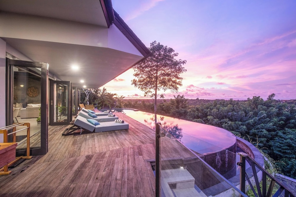 Stunning 6BR Villa 5 Mins to Bingin