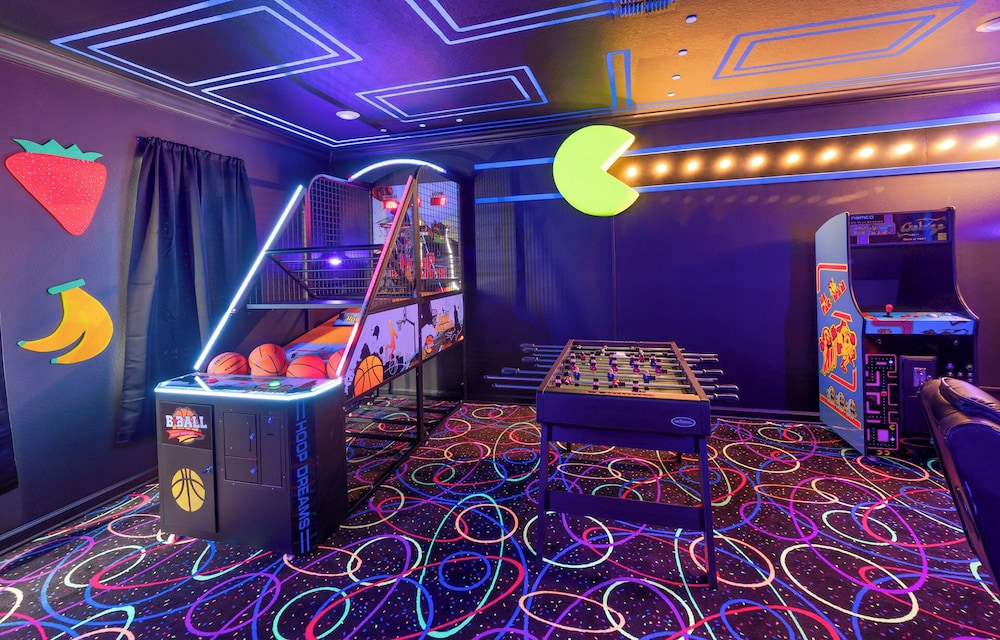 Awesome 8BR Villa Disney Arcade Pool