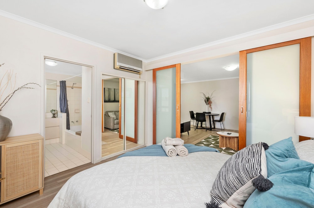 Spacious 1bdr Fast Wi-fi Near RAC Arena