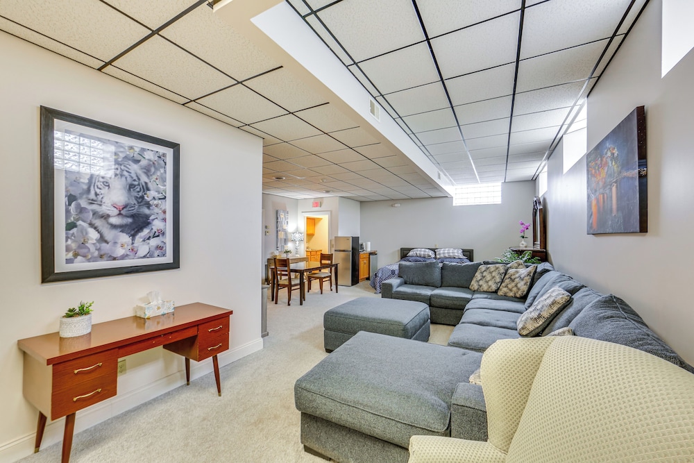 1 Mi to Dtwn: Cozy Retreat in New Kensington!