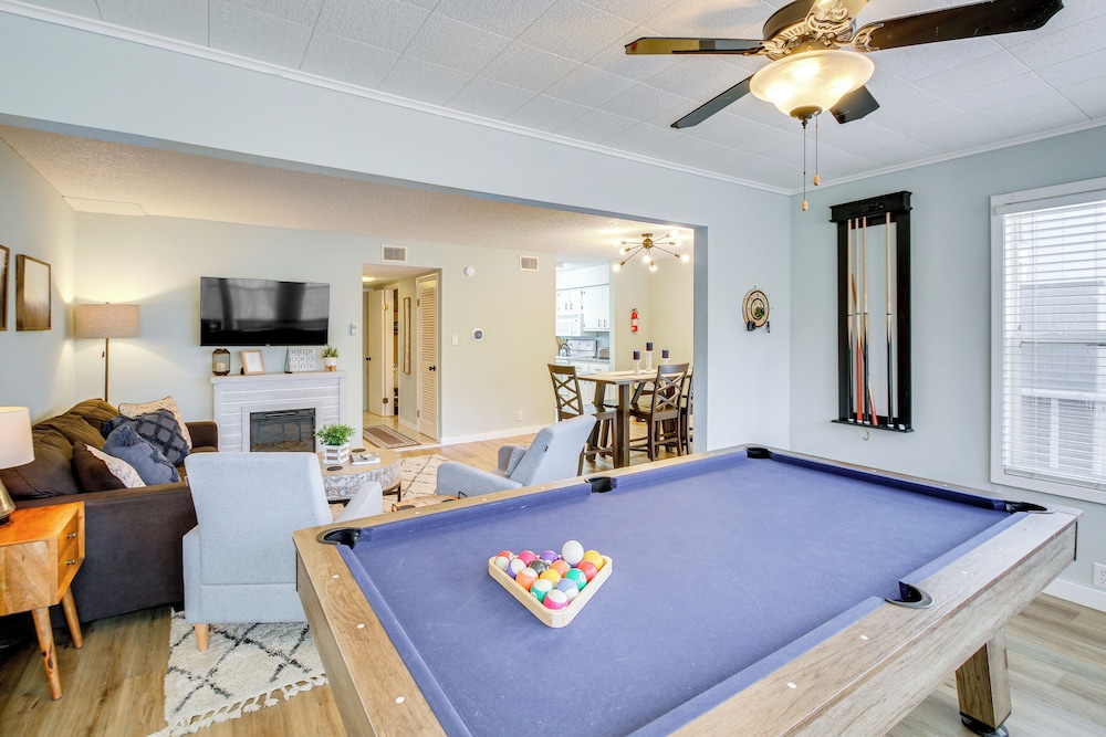 Walk to Lake & Pool: Hot Springs Village Getaway