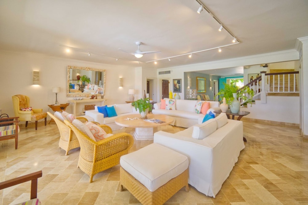 Ocean View Villa Just Minutes From Private Beaches