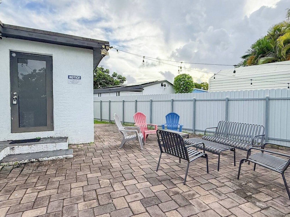 Modern Escape Chef s Kitchen Private Yard