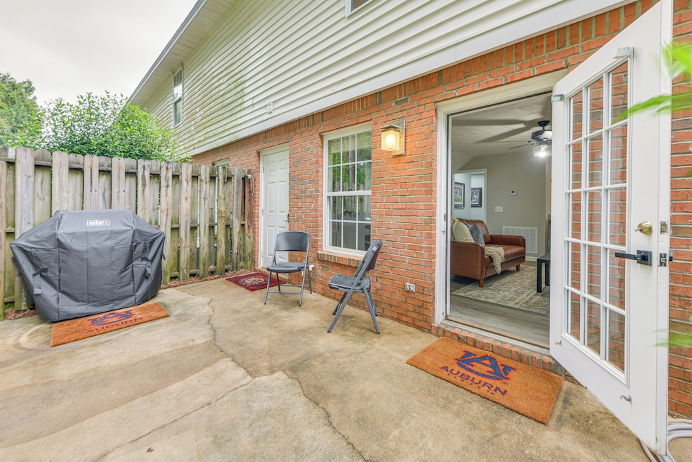 2 Mi to Tiger Territory! Condo w/ Community Pool