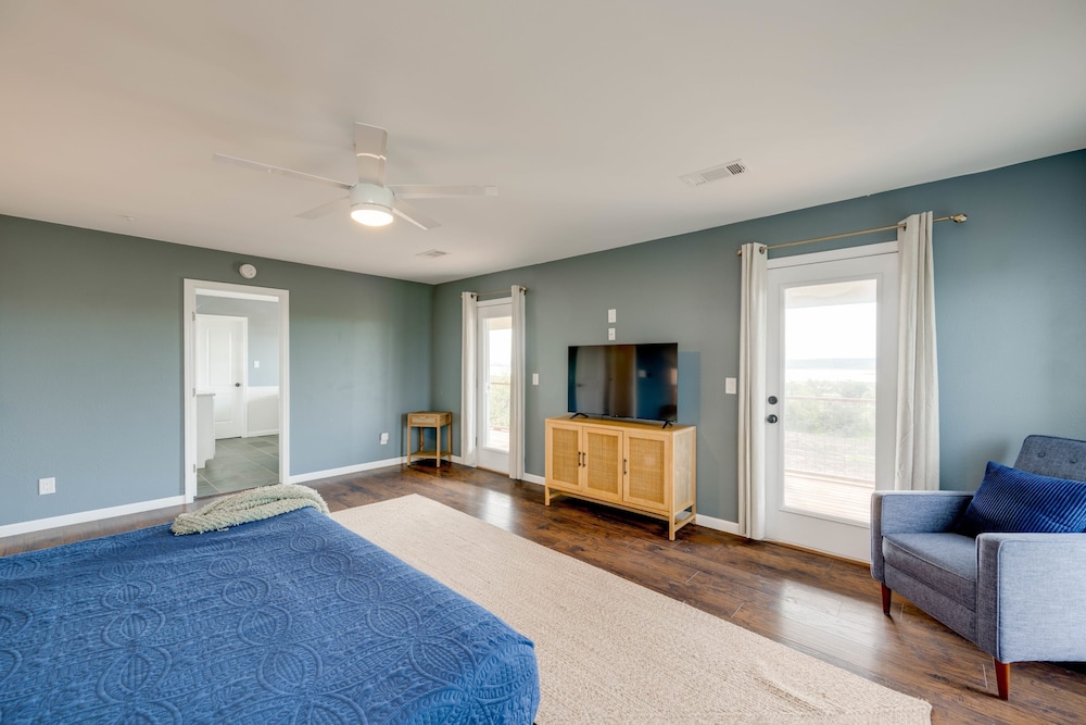 5 King 3 5b Firepit Nearby Pickleball Opens Feb 25 Lvl2 EV Charger Pool w Lake Views