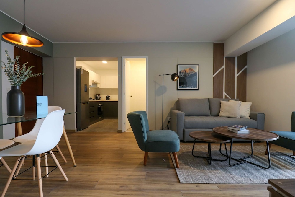 Radiant 1BR With Deco in Miraflores