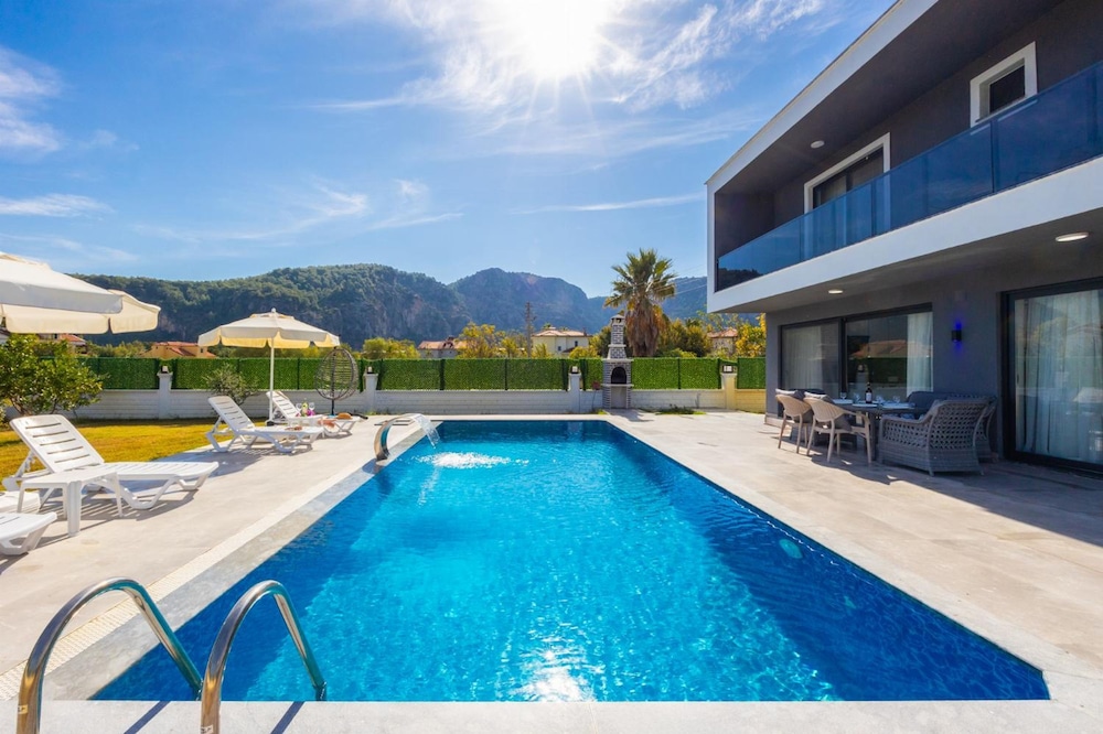 Villa Grand Yasar 1 With 4 Bedrooms and 4 Bathrooms