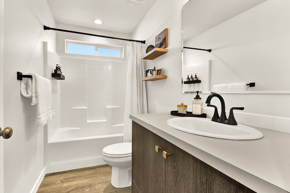 Spa Nights Game Room Fun Luxe 5BR Sleeps 17