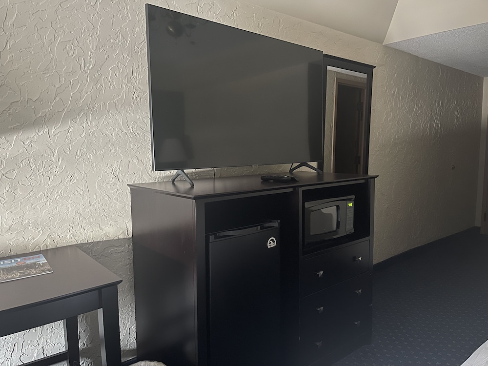 Bloomington Vacations - The Chateau Hotel and Conference Center - Property Image 33