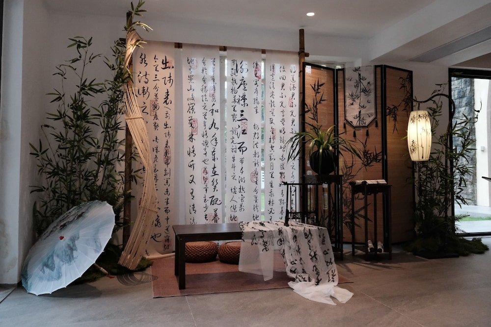 Miyue Shenzhen Tianlu Secret Wild Wizard Holiday Hotel