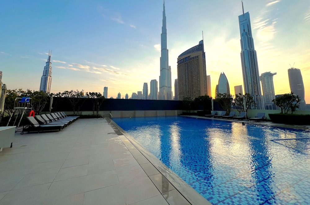 Premium 2BR Downtown Apt w Dubai Mall Access