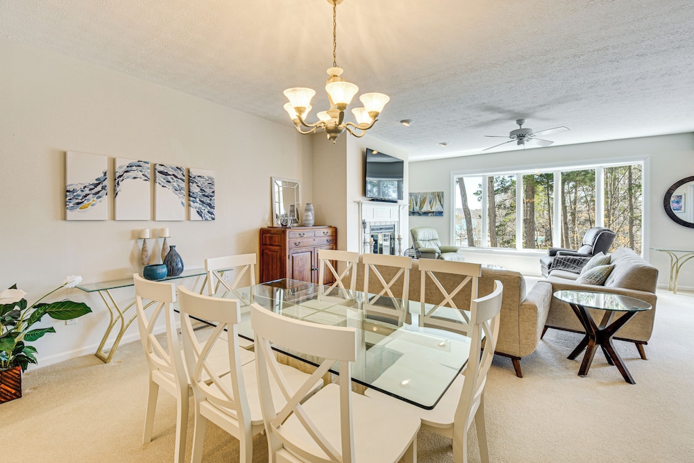 Boat, Golf & Swim: Keowee Key Condo w/ Lake Views