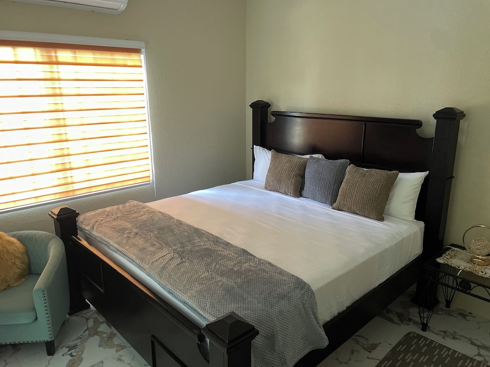 360 Rokview Suites