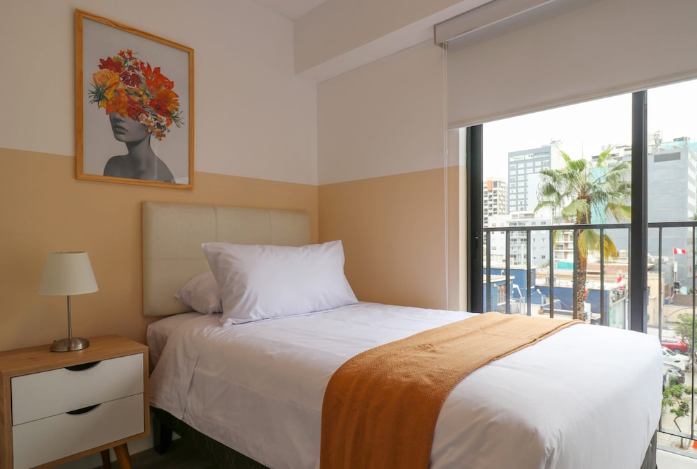 w Brilliant 2BR w Balcony in Miraflores